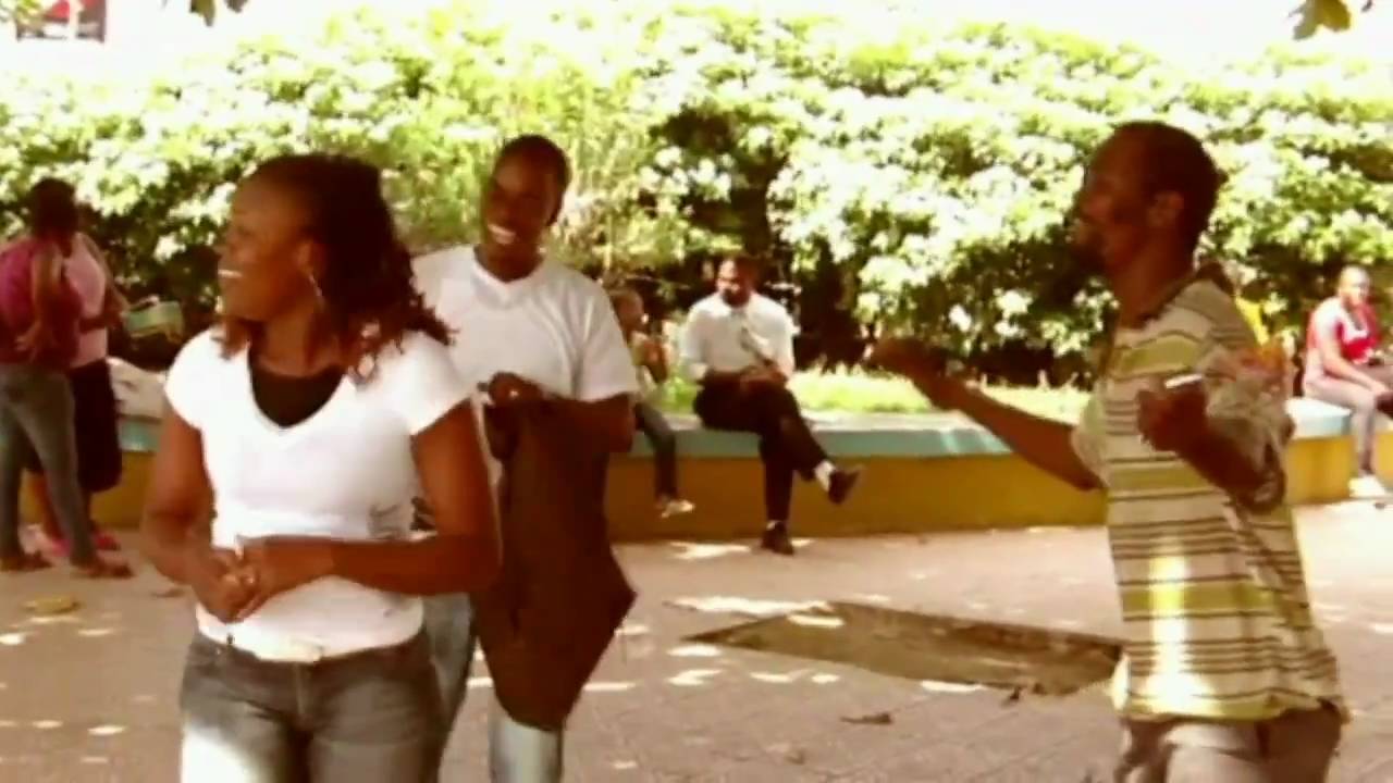 La Twain - Why Cant We Live in Love - Official Video