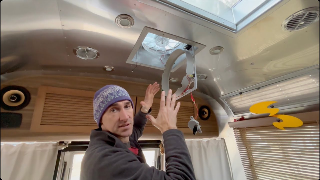 Вентиляционное отверстие на крыше трейлера Airstream вышло из строя на морозе — что мы обнаружили.