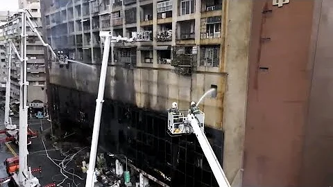 Live: CMG reporter at the Kaohsiung building fire rescue scene in Taiwan - DayDayNews