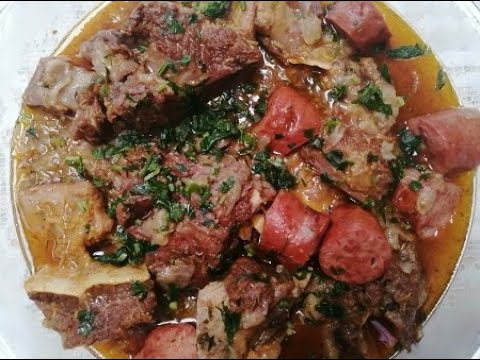 Oiewww, hoje trouxe uma receita simples e fácil de costela com linguiça calabresa feita na panela de. 