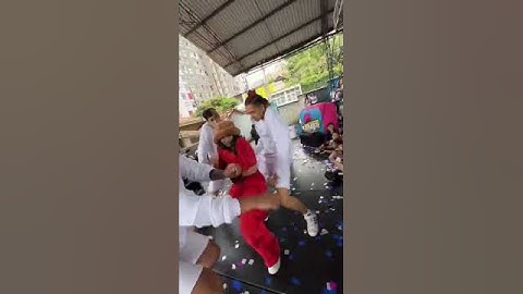 ¿Cual sería tu reacción?🙊💕 #medellin #envivo #show #colegios #tiktok #baile