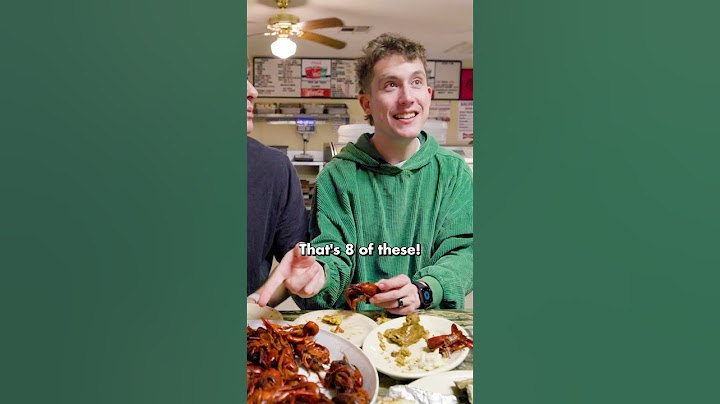 Two Brits try Louisiana Crawfish Boil!