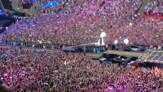 Robbie Williams - Wembley Stadium, London - Feel