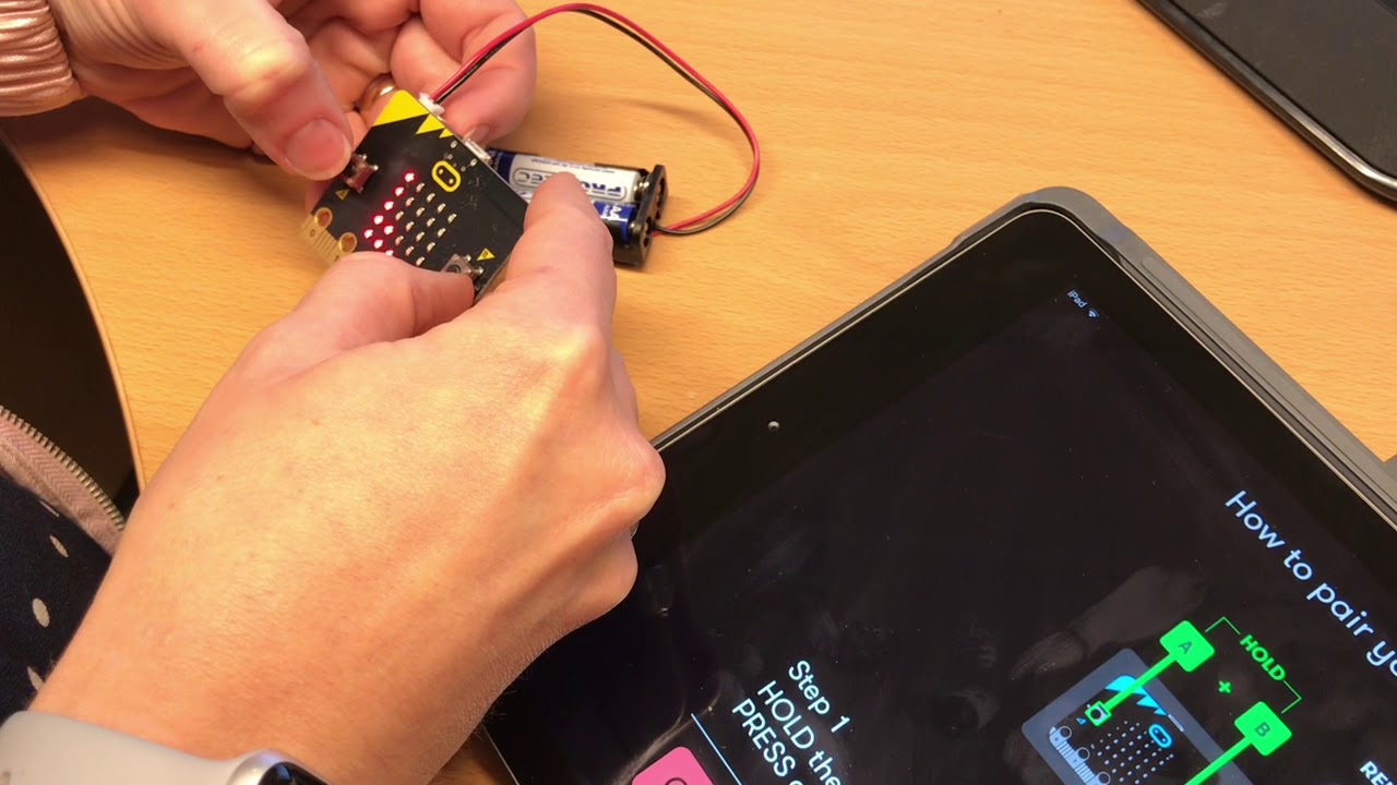 Parkoppla en iPad med en microbit - YouTube