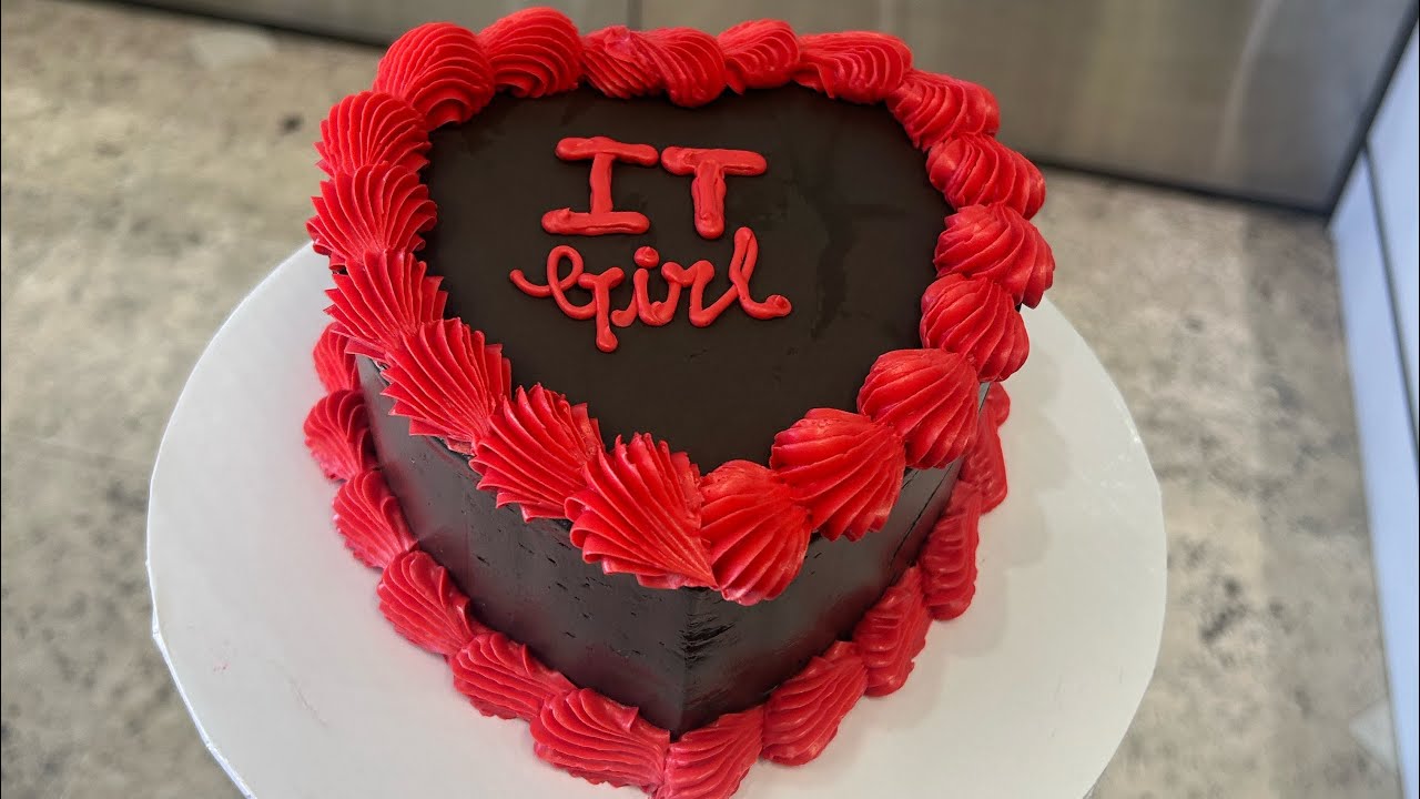 How to decorate a Heart Cake | East steps to decorate a Heart Shaped Cake | Heart Cake - Easy