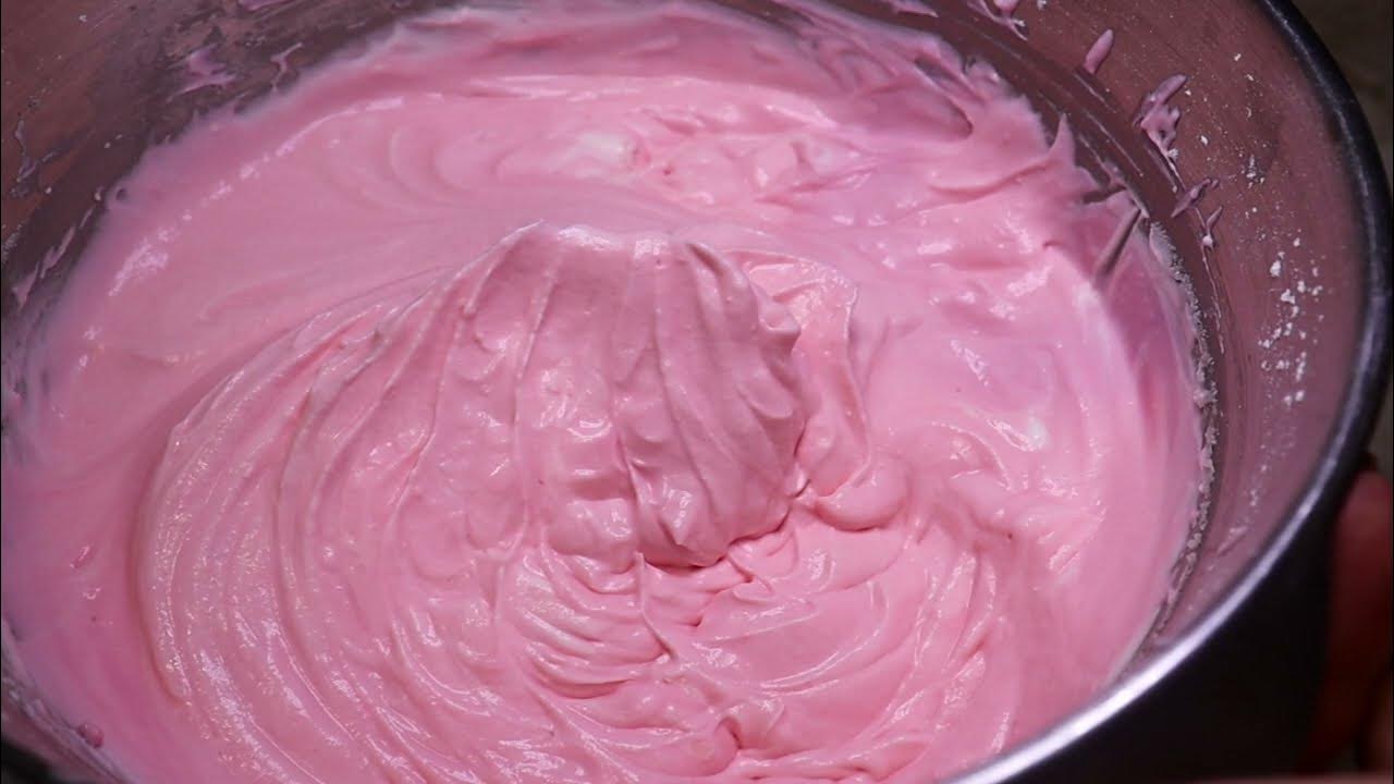 Готовый сухой крем для торта. Порошковый крем для торта. Крем сливки клубничные. Клубника со сливками. Крем течет.