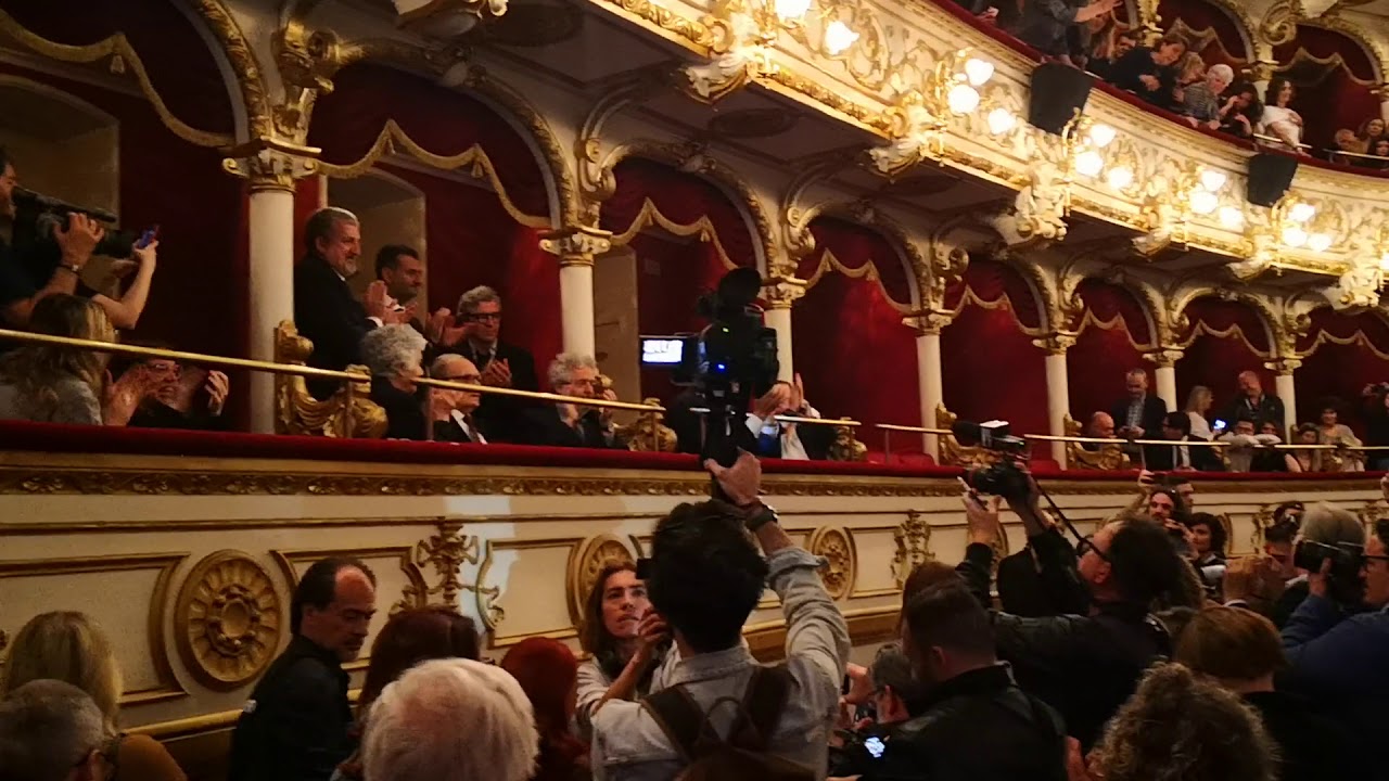 Il grande maestro Ennio Morricone osannato al Petruzzelli di Bari