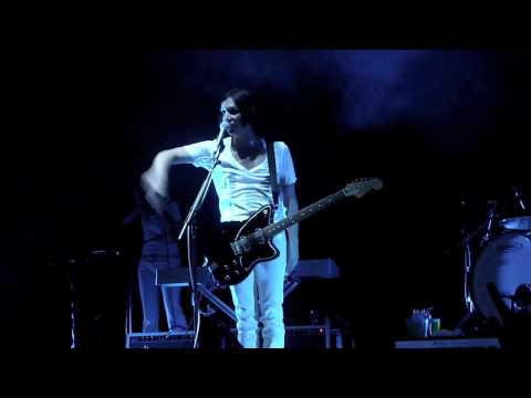 Brian Molko speaks Spanish - Ashtray heart - Placebo