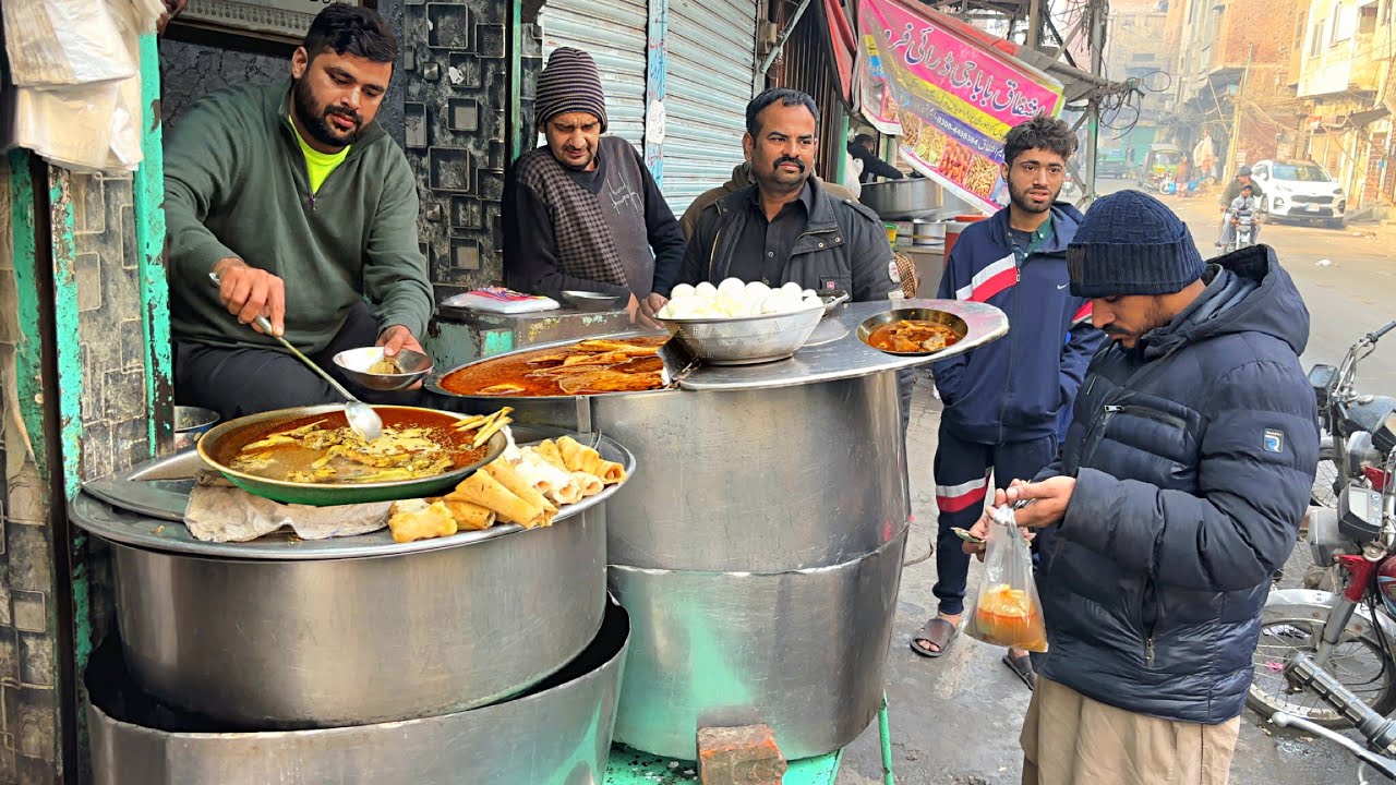 YOUNG MAN 😱 SELLING Desi ROADSIDE Breakfast |CHICKPEAS | Egg | Kofta | INDIAN Steet Food in PAKISTAN