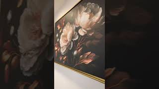 Canvas estilo galeria con marco flotante dorado. Peonias dark #decoración #cuadrospersonalizados Canvas estilo galeria con marco flotante dorado. Peonias dark #decoración #cuadrospersonalizados