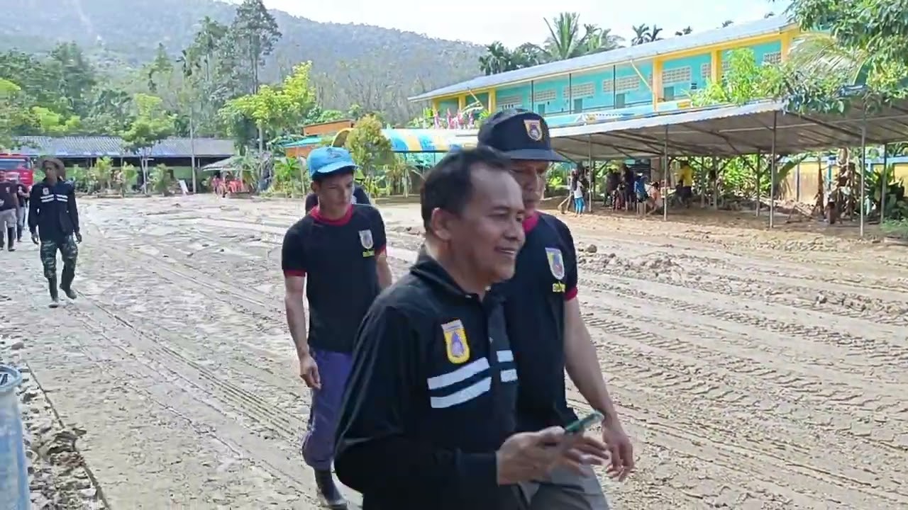 โรงเรียนบ้านกูยิครับน้ำท่วมในคืนวันที่ 24ธันวาคม66โรงเรียนเสียหายครับช่วยติดตามกดแชร์กด subscribeให้