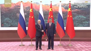 Xi Jinping, Vladimir Putin shake hands