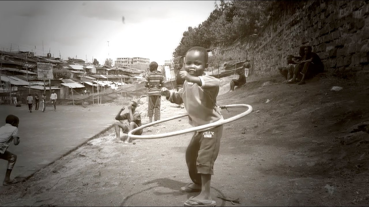 slumdog millionaire Kids of Kibera - Flying toilet