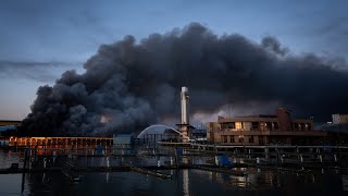 WATCH: Huge fire breaks out, prompting road closures in Richmond, B.C.