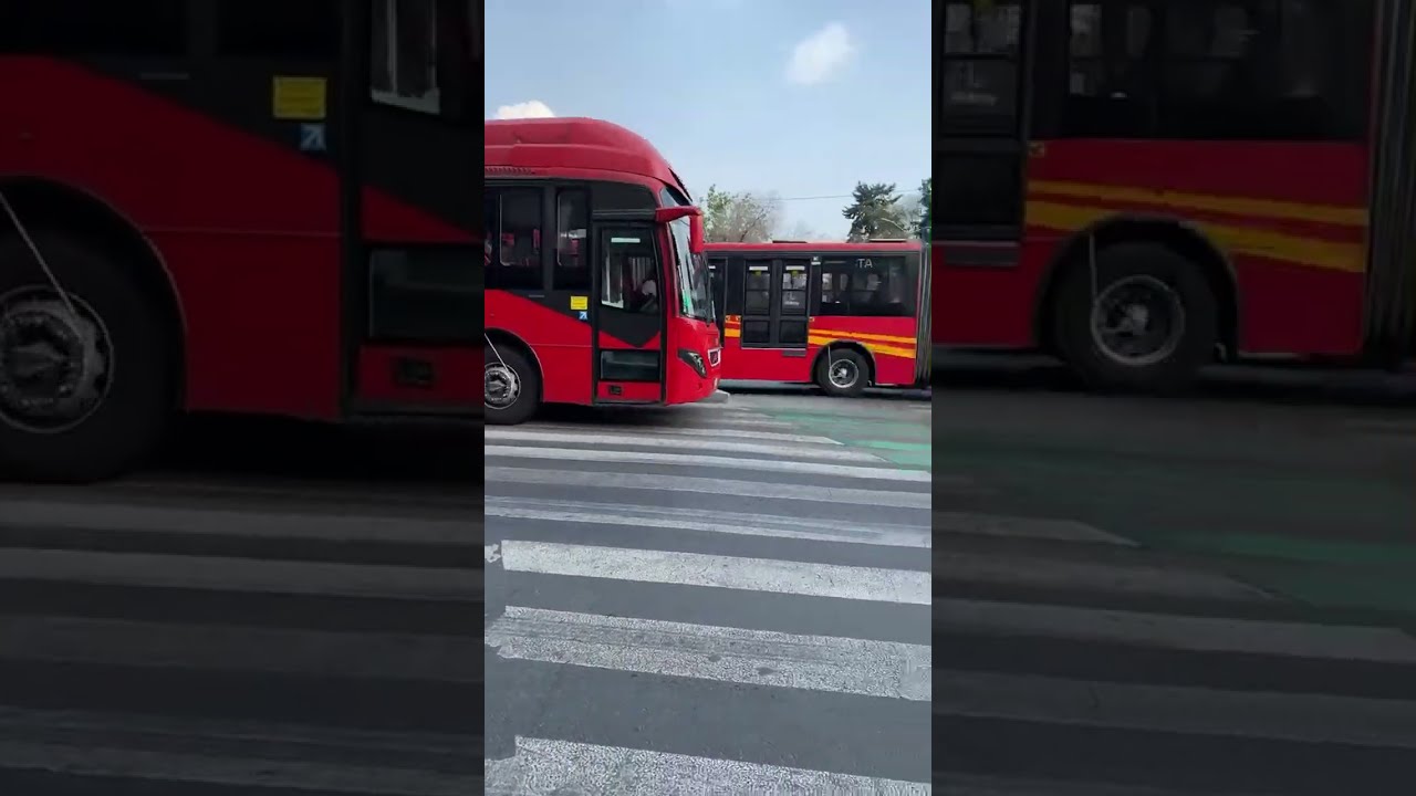 Rush hour in Mexico City along Metrobus CDMX Linea 1
