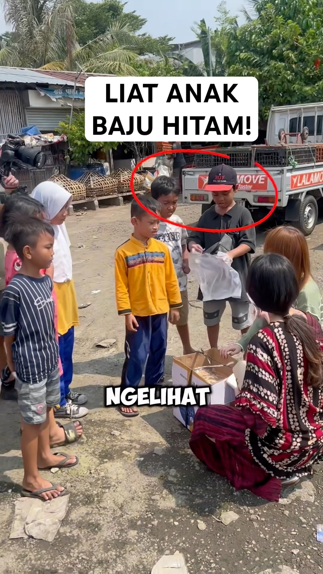 LIAT ANAK BAJU HITAM!