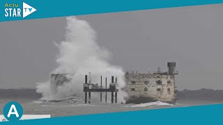 Fort Boyard Frappé Par La Tempête Gérard  La Vidéo Impressionnante De Lédifice, Submergé Par Les V