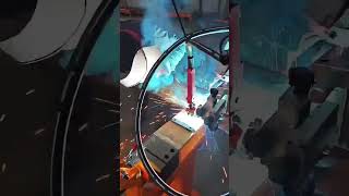 Portable Welding Robot That Rides On The Workpiece.