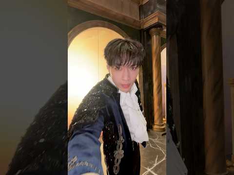 C R O W N EXO 엑소 WeareoneEXO Crown REVERXE 