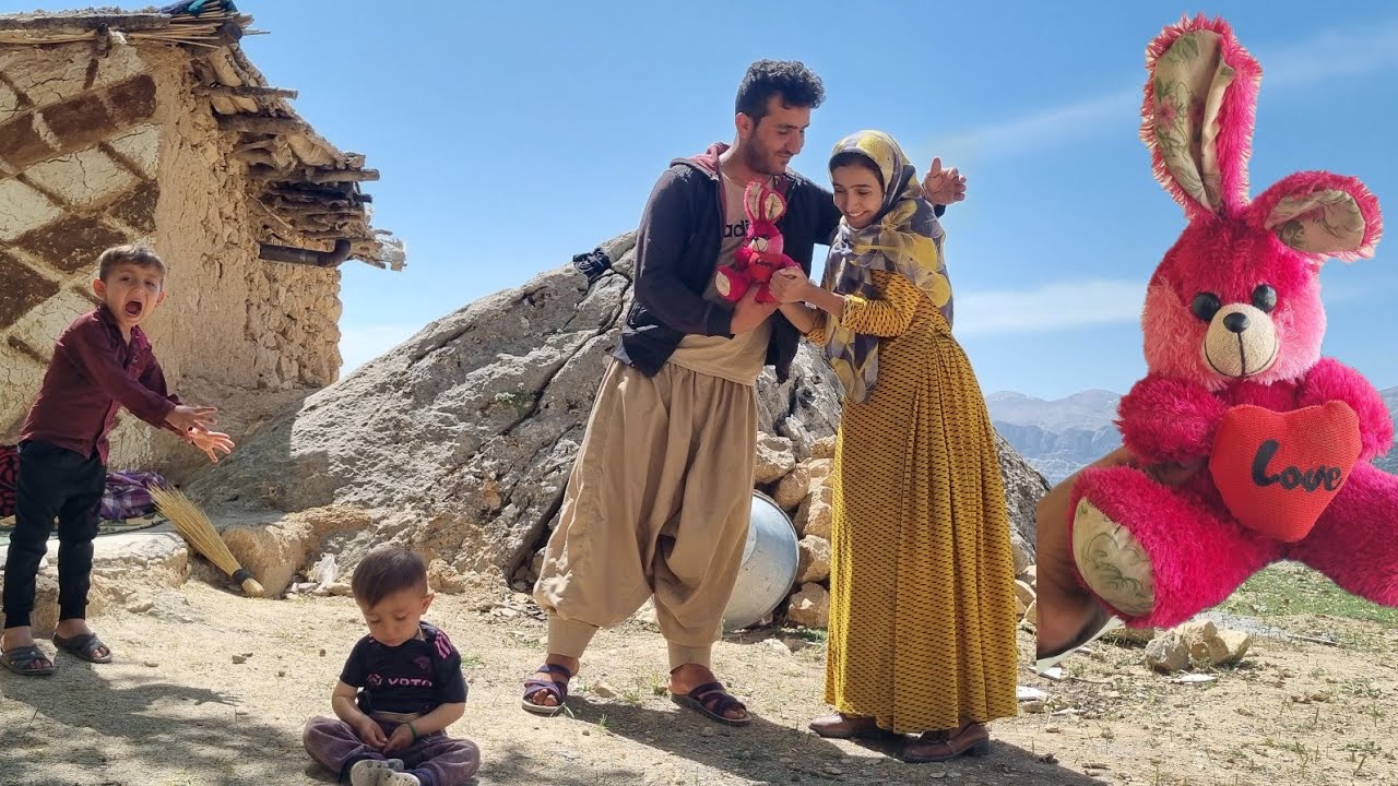 Behrooz Returns from Prison, but Hajar Keeps Her Distance - YouTube