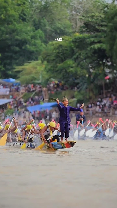 Bocil pacu jalur menari musik melayu.
