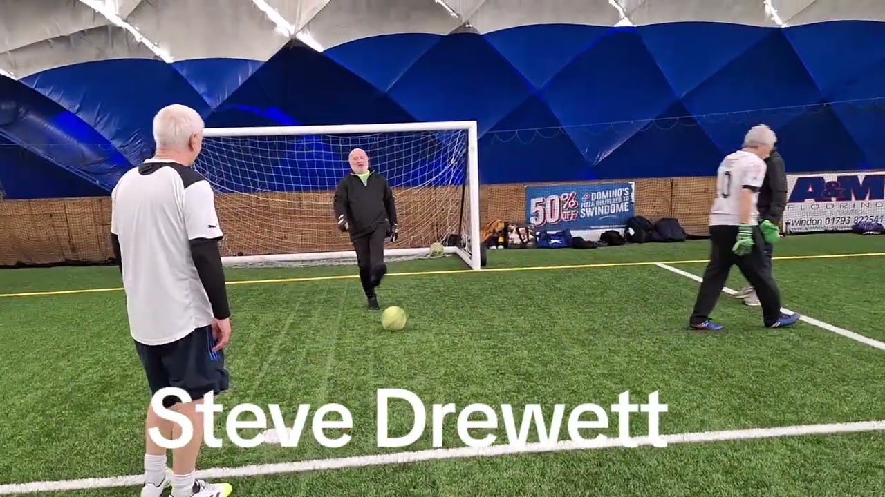 Steve Drewett saves from the spot to put the Blues through!⚽️