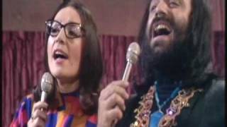 Nana Mouskouri & Demis Roussos - To Gelakaki chords