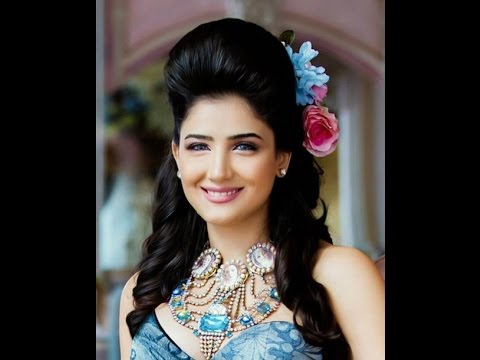 صور تعرض لاول مره للفنانه مي عمر - YouTube