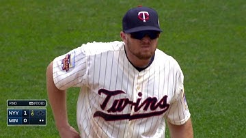 NYY@MIN: Parmelee makes a great grab to rob Roberts