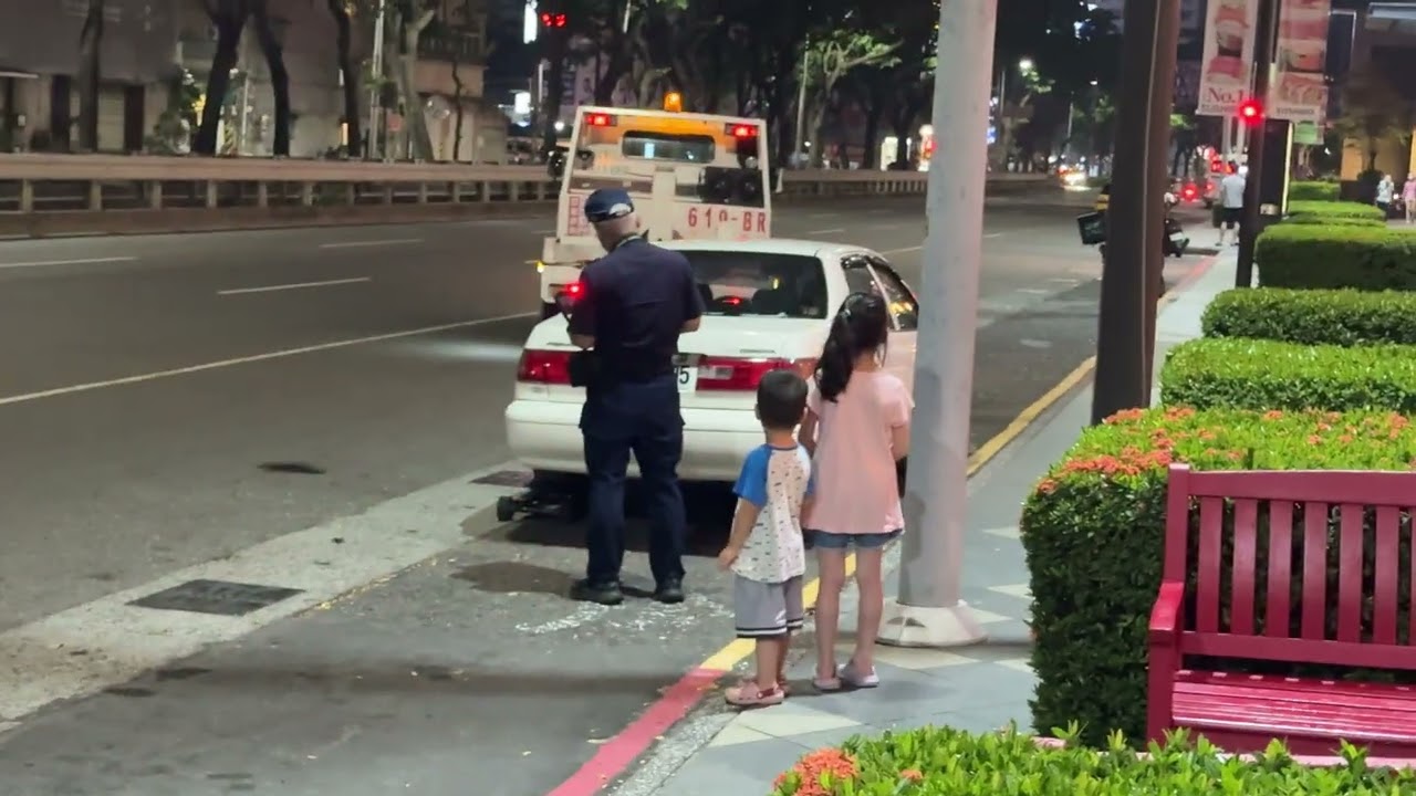 沒看過拖車，兩位都很好奇 縮圖
