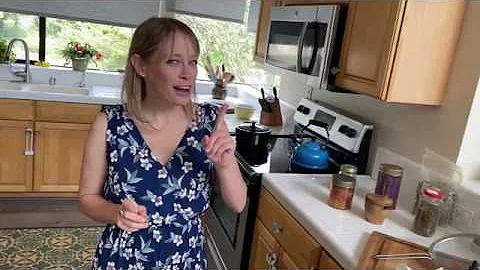 Make your own garlic tincture with Dr. Thea Rabb, ...