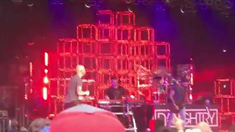 Daughtry Backbone Live