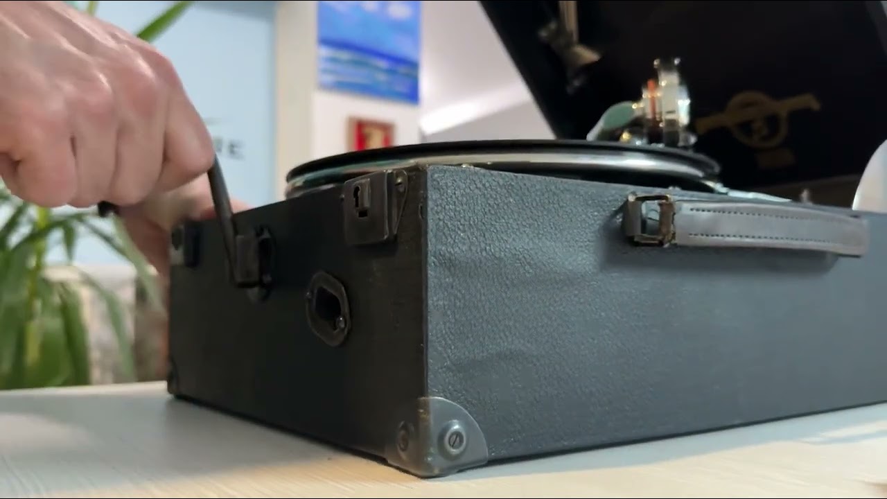 Gramophone Columbia Grafonola no. 112A, restored & listening