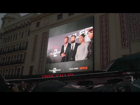 CHRIS HEMSWORTH PARALIZA LA GRAN VÍA EN LA PREMIER DE ‘TYLER RAKE 2’