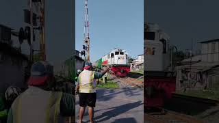 Melintas Langsung KA Sri Tanjung