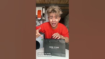 Tặng quà cho người có hoàn cảnh khó khăn | Vinh Trần Review #shorts #review