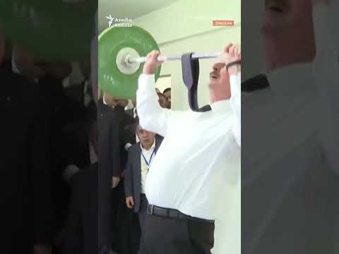 İlham Əliyev ağırlıq qaldırdı