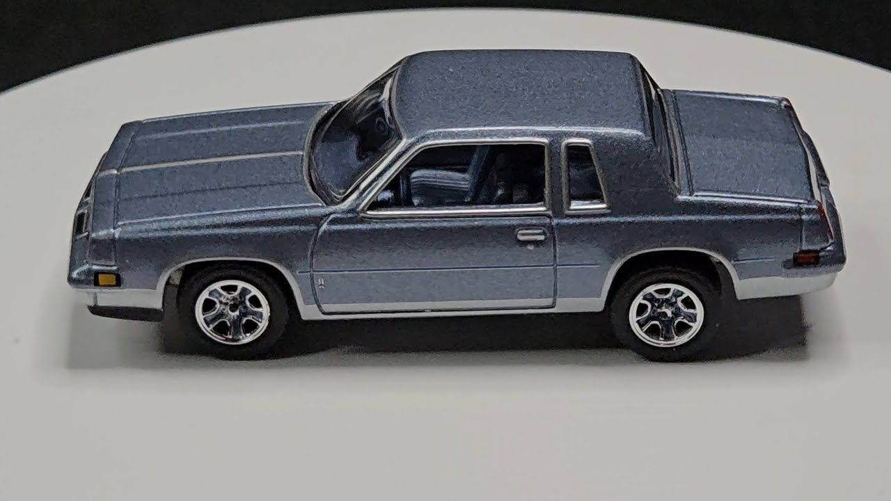 Johnny Lightning: 1983 Oldsmobile Cutlass Supreme