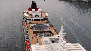 View of Queen Elizabeth（クイーン・エリザベス2）from Megami Ohashi
