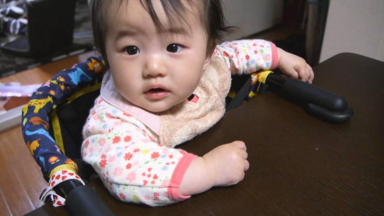 赤ちゃん ７ヶ月 初めてのたまごボーロ Youtube