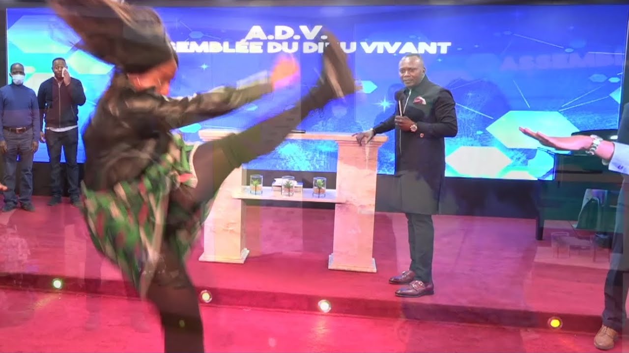 CE QUE TU DEVRAIS ÊTRE N'EXISTE PAS ENCORE ...