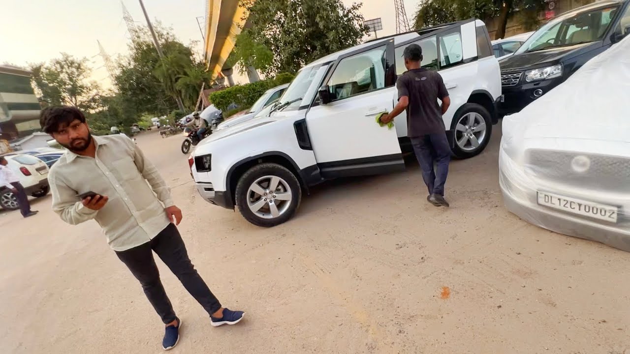 DEFENDER Book karne Gye Aur Showroom Se Bhaga diya Hume YouTube