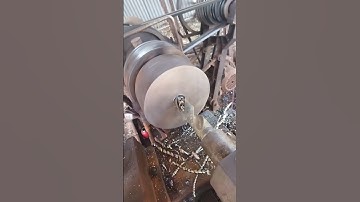 lathe machine operating #machine #uvengineer #lathemachine #automobile #welding