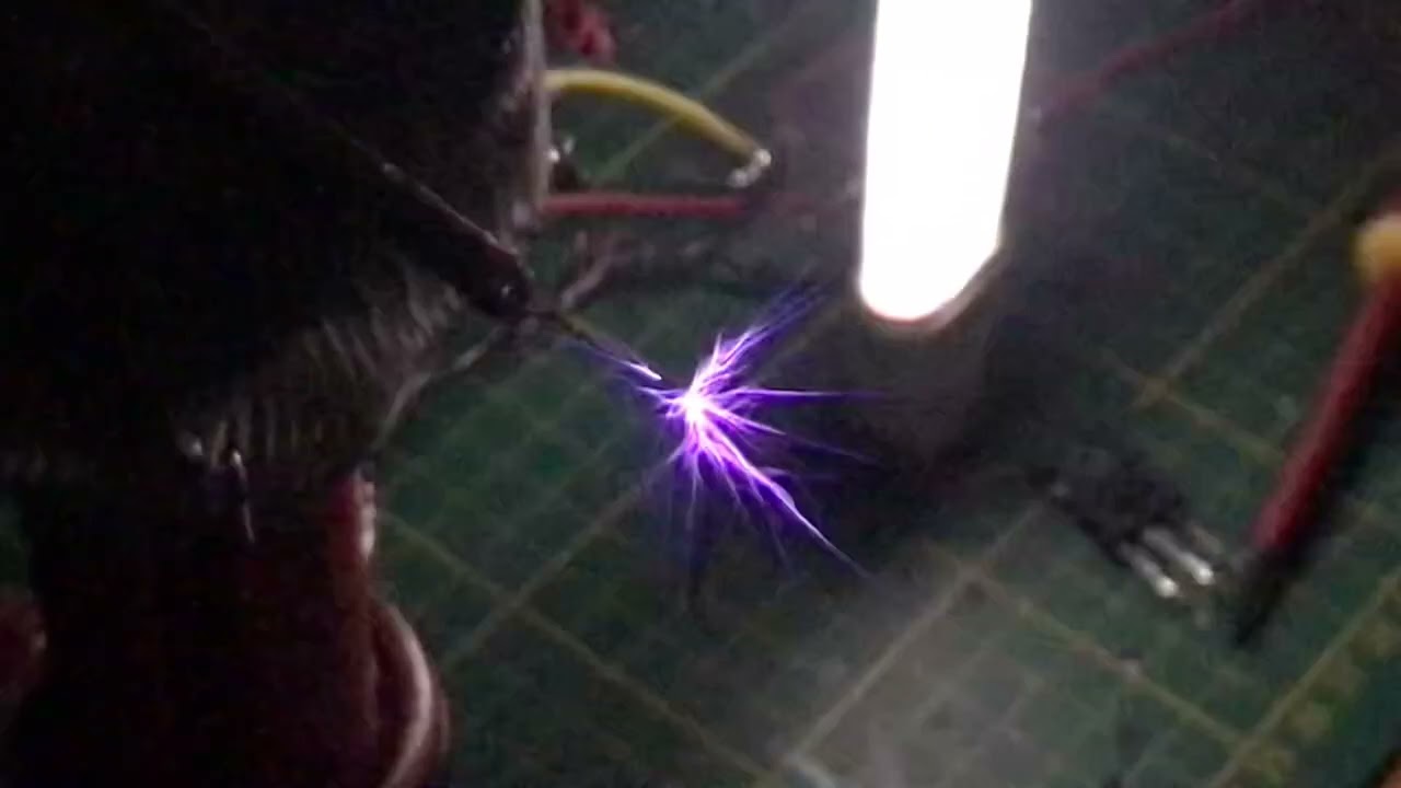 Tiny SSTC with audio modulation and square wave music at 24v