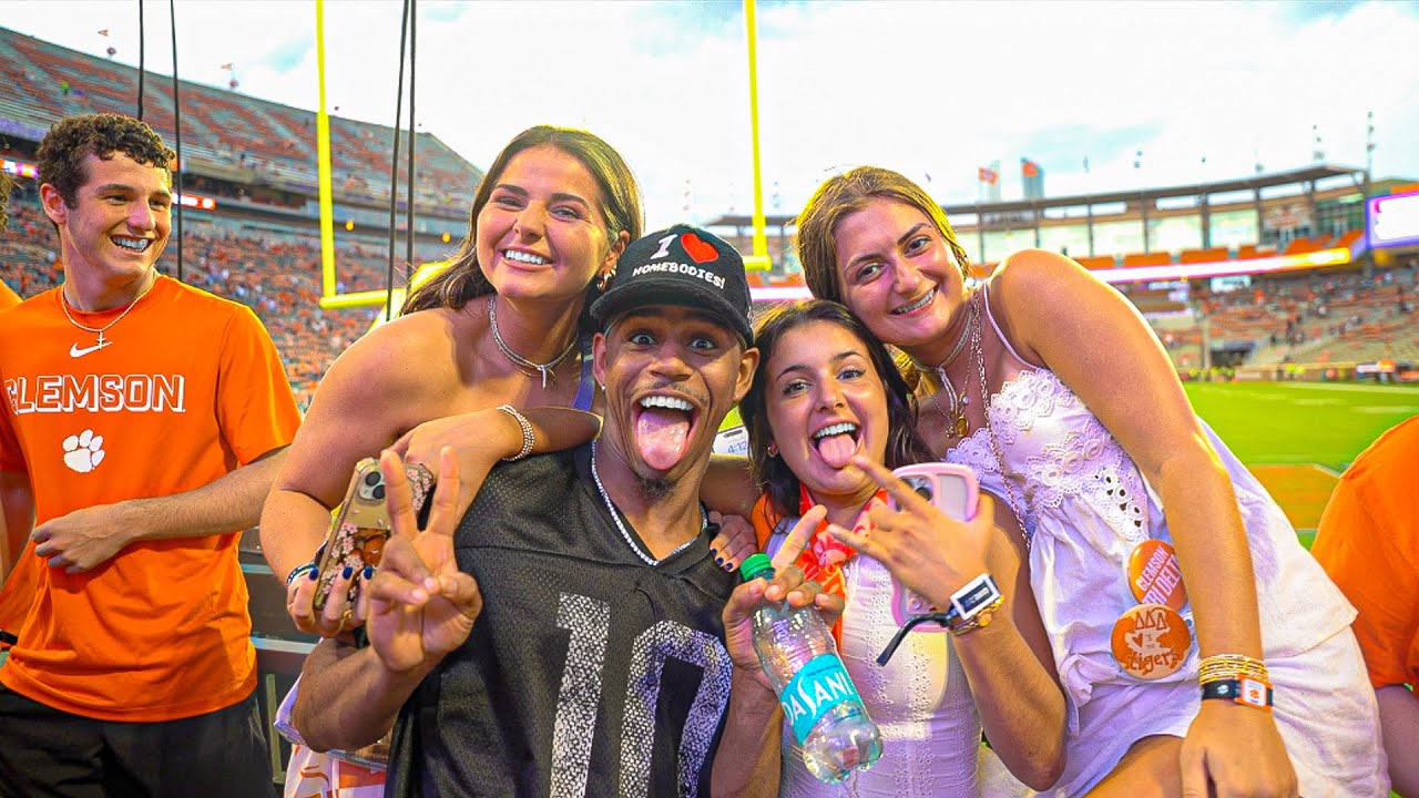 Я ПОДЪЕЗЖАЮ В КЛЕМСОН!