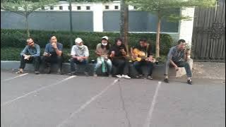 VIRAL!!!  ASSALAMUALAIK ZAINAL AMBIYA OLEH PENGAMEN NONENG, IYAN, DAN DANI HEBOH CIPETE