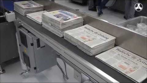 Kallfass Servo Packer 500 Side Sealer Demonstrating It