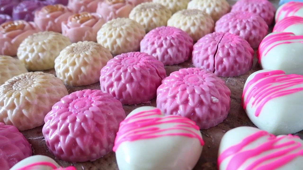 Pouring Solid Body Butters