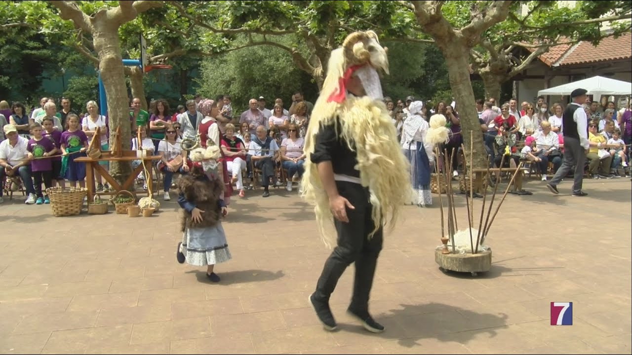 La fiesta de la cereza vuelve a El Regato con el espectáculo “Entre Lanas y Cerezas”