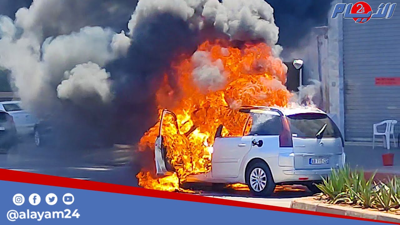 كادت تكون الفاجـ عة.. شاهد بالفيديو لحظة احتراق سيارة بالكامل بحي عين السبع بالبيضاء